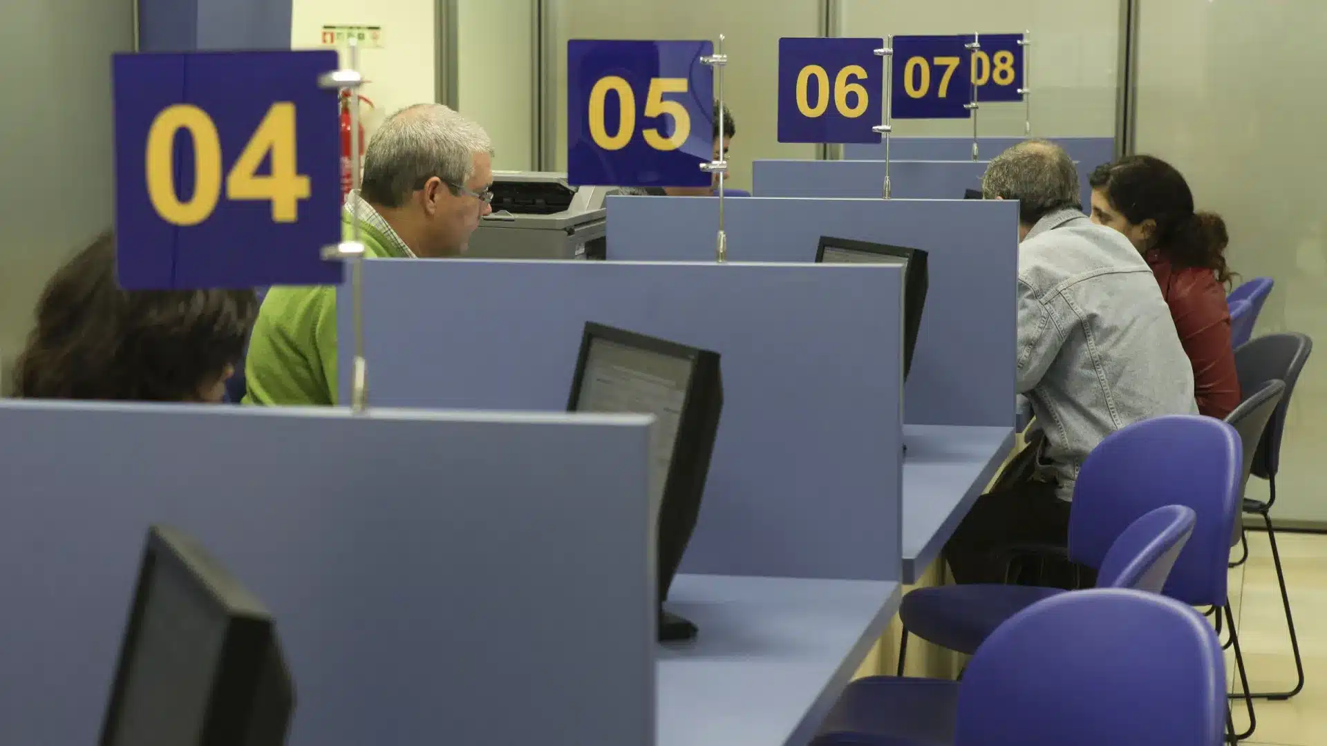 L'emploi public augmente de 1,7 % au 4e trimestre et renouvelle les sommets de 2011.