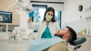 Les dentistes saluent 22,5 % de la recette du tabac pour la santé bucco-dentaire.