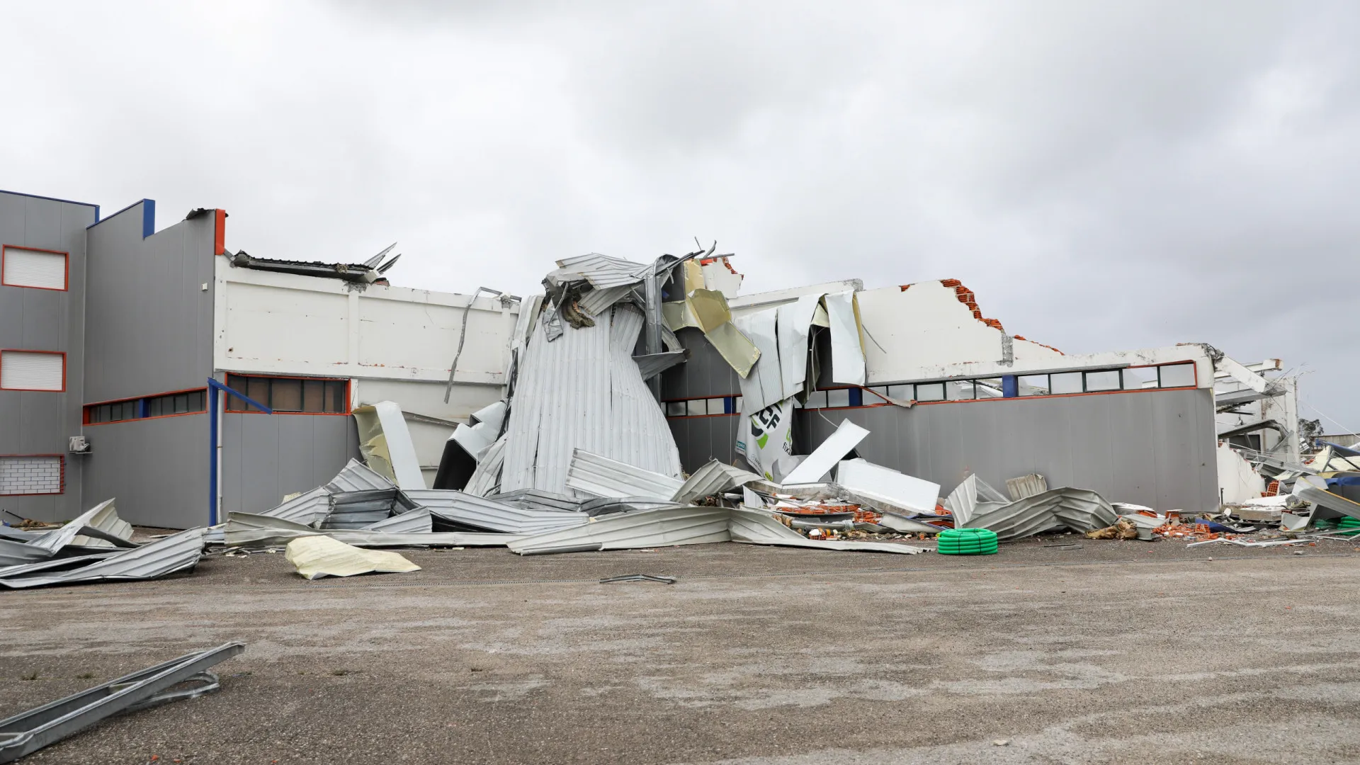 Les entreprises de construction vont concentrer les travailleurs dans les zones touchées.
