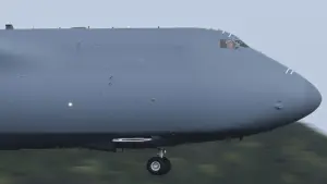 Les États-Unis renforcent leur présence à la Base des Lajes avec un avion cargo "gigantesque".