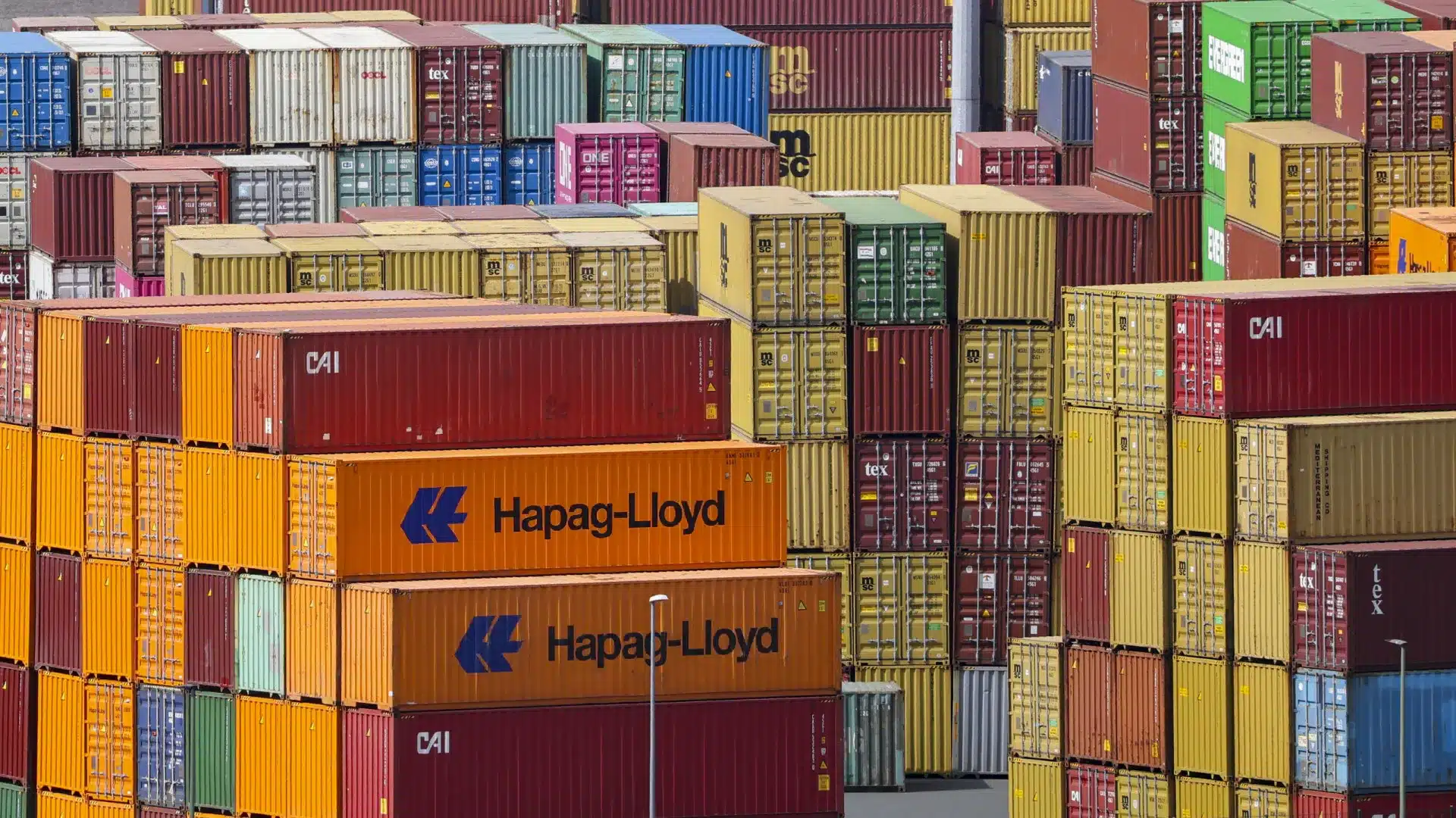 Les exportations ont augmenté de 0,5 % et les importations de 3,9 % en 2025.