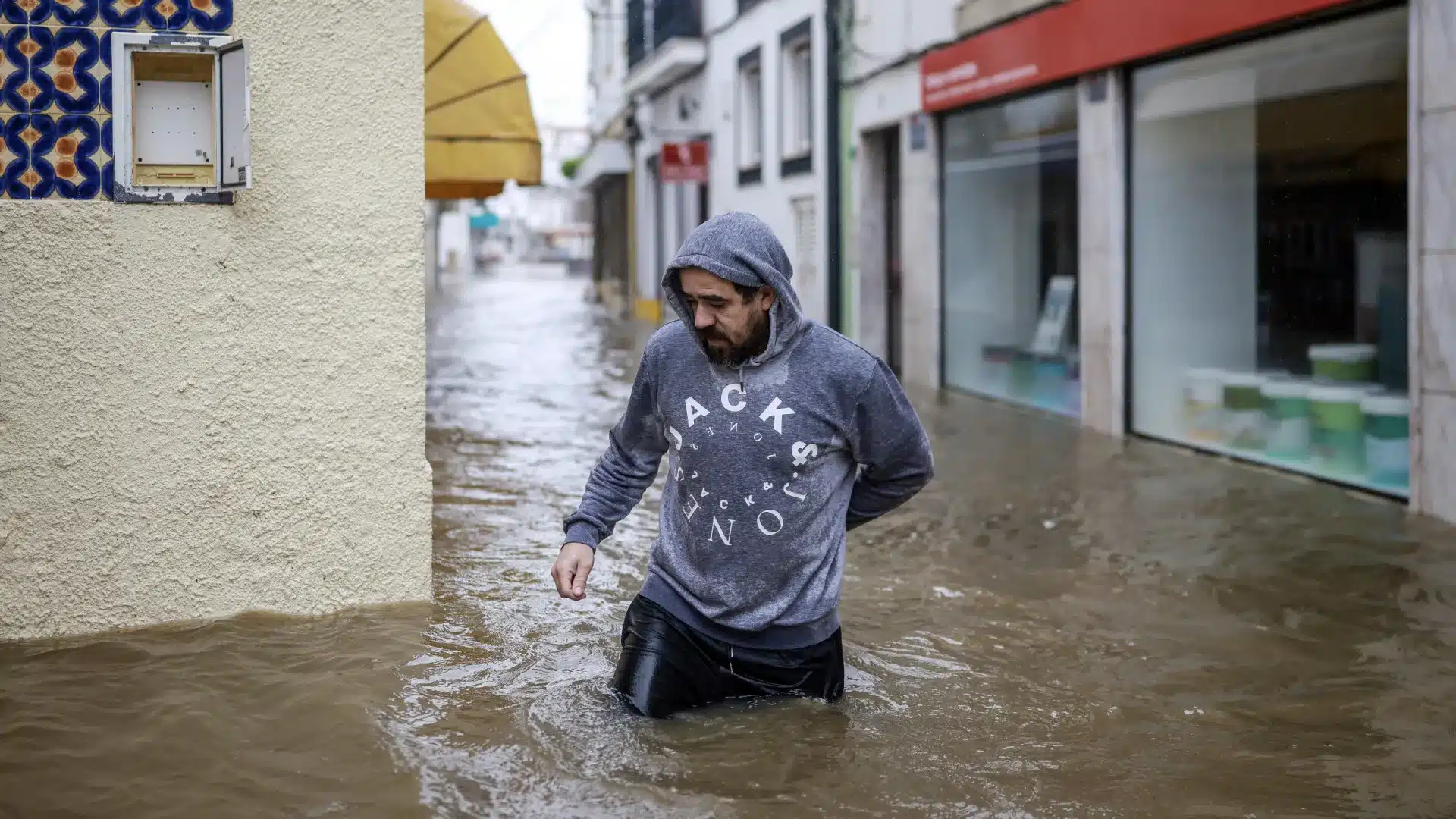 Les images d'Alcácer sous l'eau. Niveau de crue dépasse les 2 mètres.