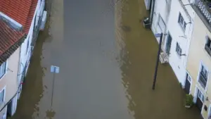 Les inondations affectent aujourd'hui 217 routes dans le district de Santarém.