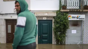 Les inondations reviennent submerger les routes et isoler les villages de Santarém.