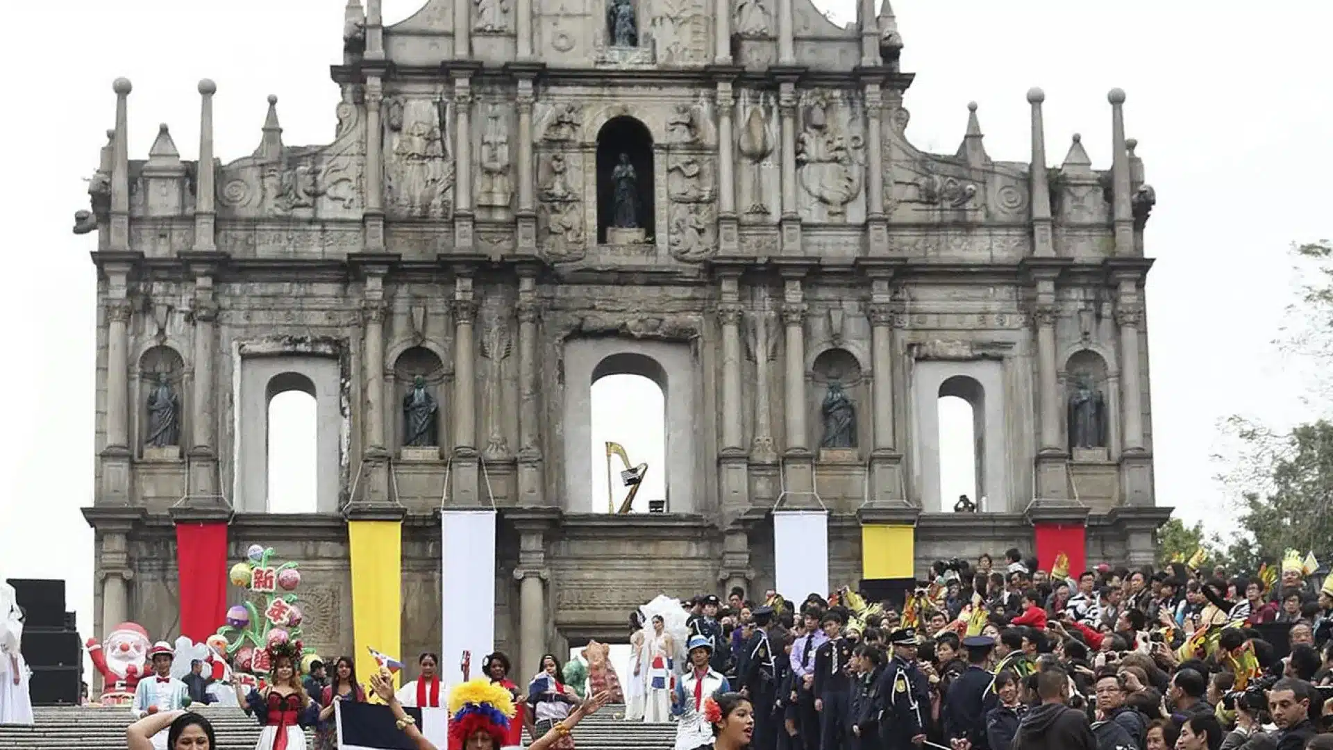 Les marches gagnantes des saints populaires se produisent à Macao lors du Nouvel An lunaire.