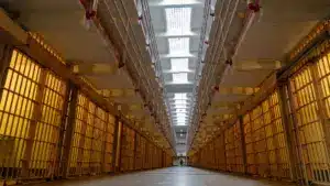 Les prisons admettent créer des visites familiales pour inclure les enfants des détenus.