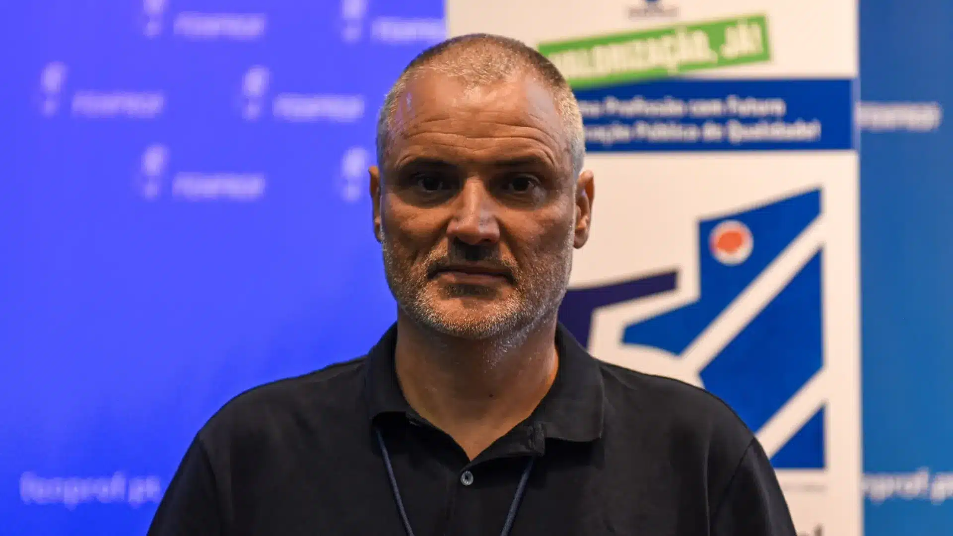 Les professeurs avec des contrats de 15 ans enfreignent les directives de l'UE, déclare Fenprof.