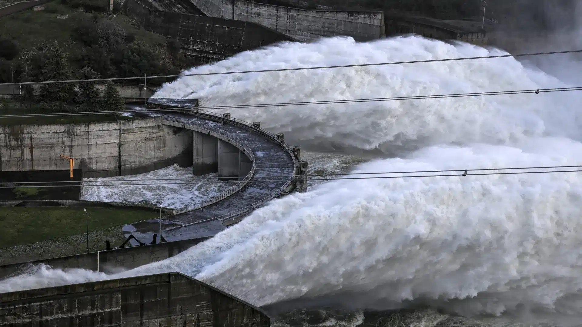 Les tempêtes augmentent la production d'énergie dans les barrages : Quelle est la limite maximale ?