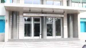 Les travailleurs en 'chômage partiel' simplifié avec 2/3 du salaire au lieu de 100%.