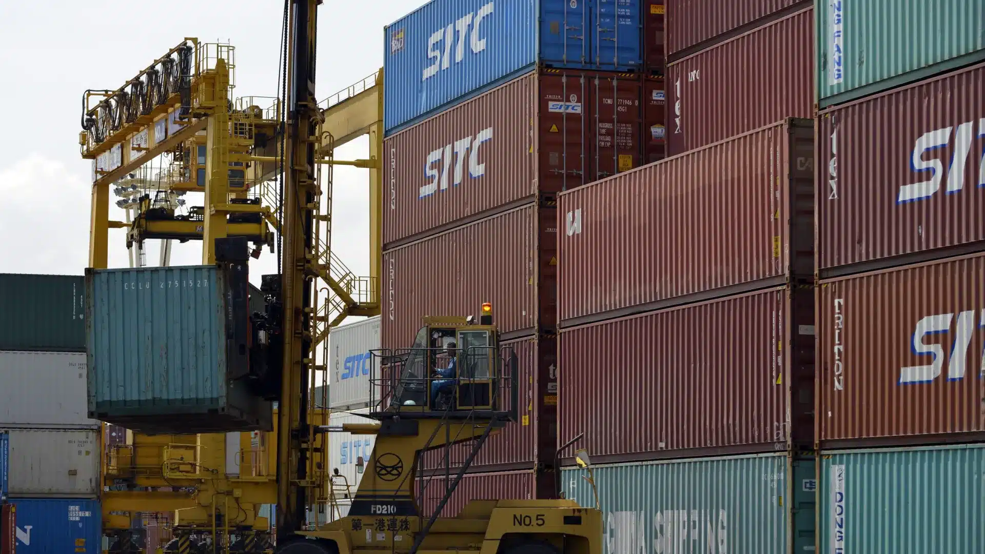 L'excédent commercial de biens UE/États-Unis augmente en 2025 (mais à un rythme moindre)