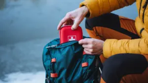 Livre propose de distribuer des kits. Moedas dit qu'il en a déjà distribué plus de 2 000.