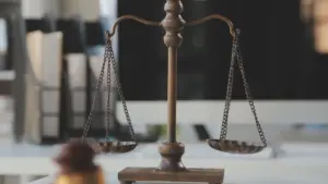 LNEC confirme le risque sur le talus du Tribunal de Torres Novas et impose des mesures.