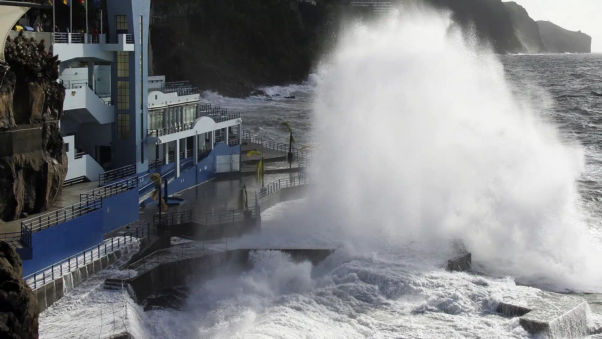 Madère. La capitainerie de Funchal émet de nouveau un avertissement de mauvais temps pour la mer.
