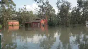 Marine en alerte pour aider la population dans les zones à risque d'inondation.