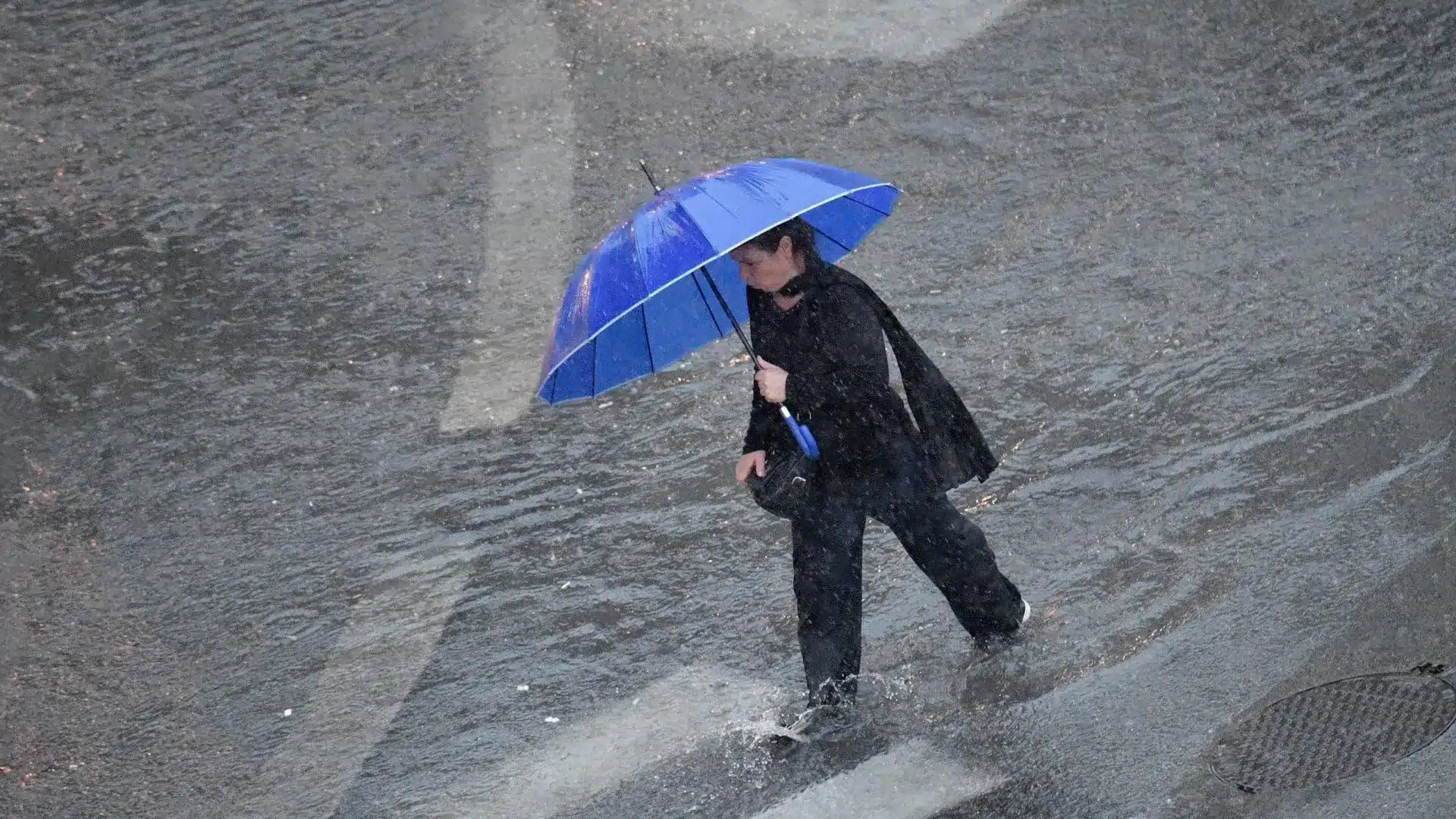 Mauvais temps prévu pour lundi laisse 14 districts sous avertissement orange.