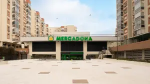 Mercadona a ouvert aujourd'hui un autre supermarché. Il y a déjà 70 magasins au Portugal.