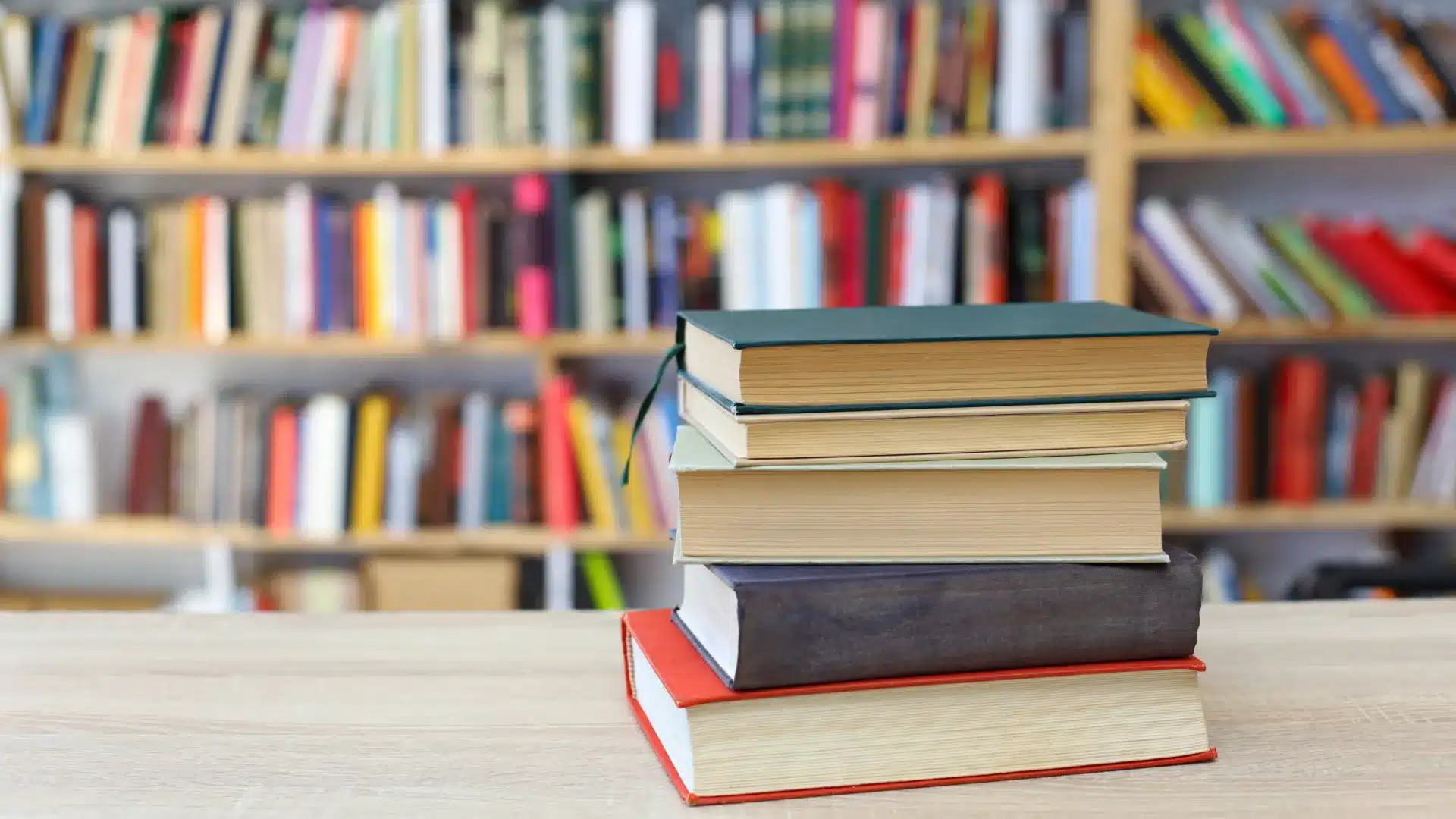 Penguin célèbre le Mois de l'Histoire des Noirs avec des écrivains et le soutien à SOS Racisme.