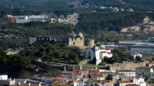 Pente du château de Torres Vedras en risque d'effondrement.
