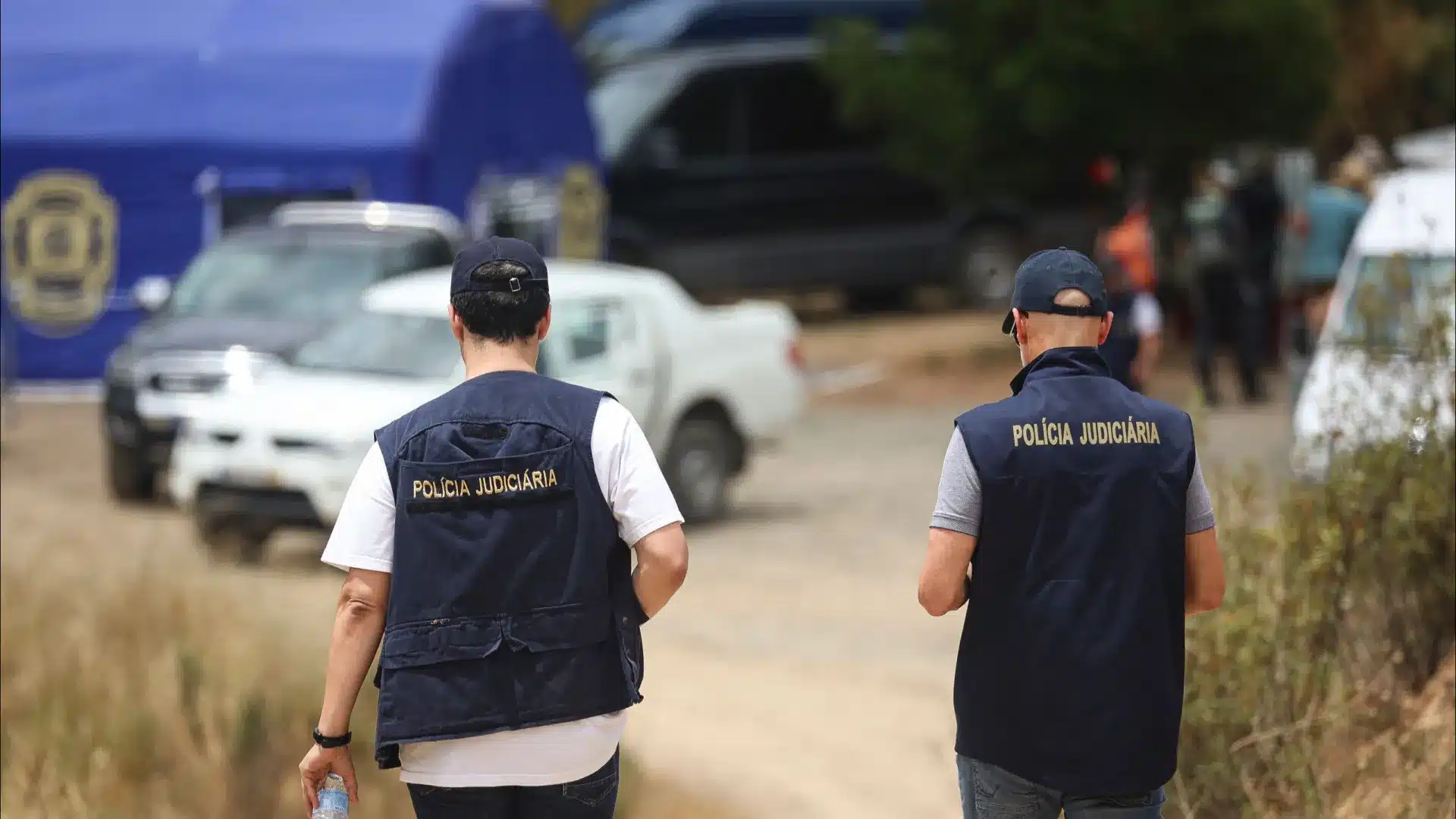 PJ enquête sur un bateau échoué dans le fleuve Mira et sans équipage.