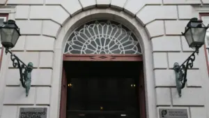 Plus de 200 artistes demandent un report du délai de soumission pour les soutiens.