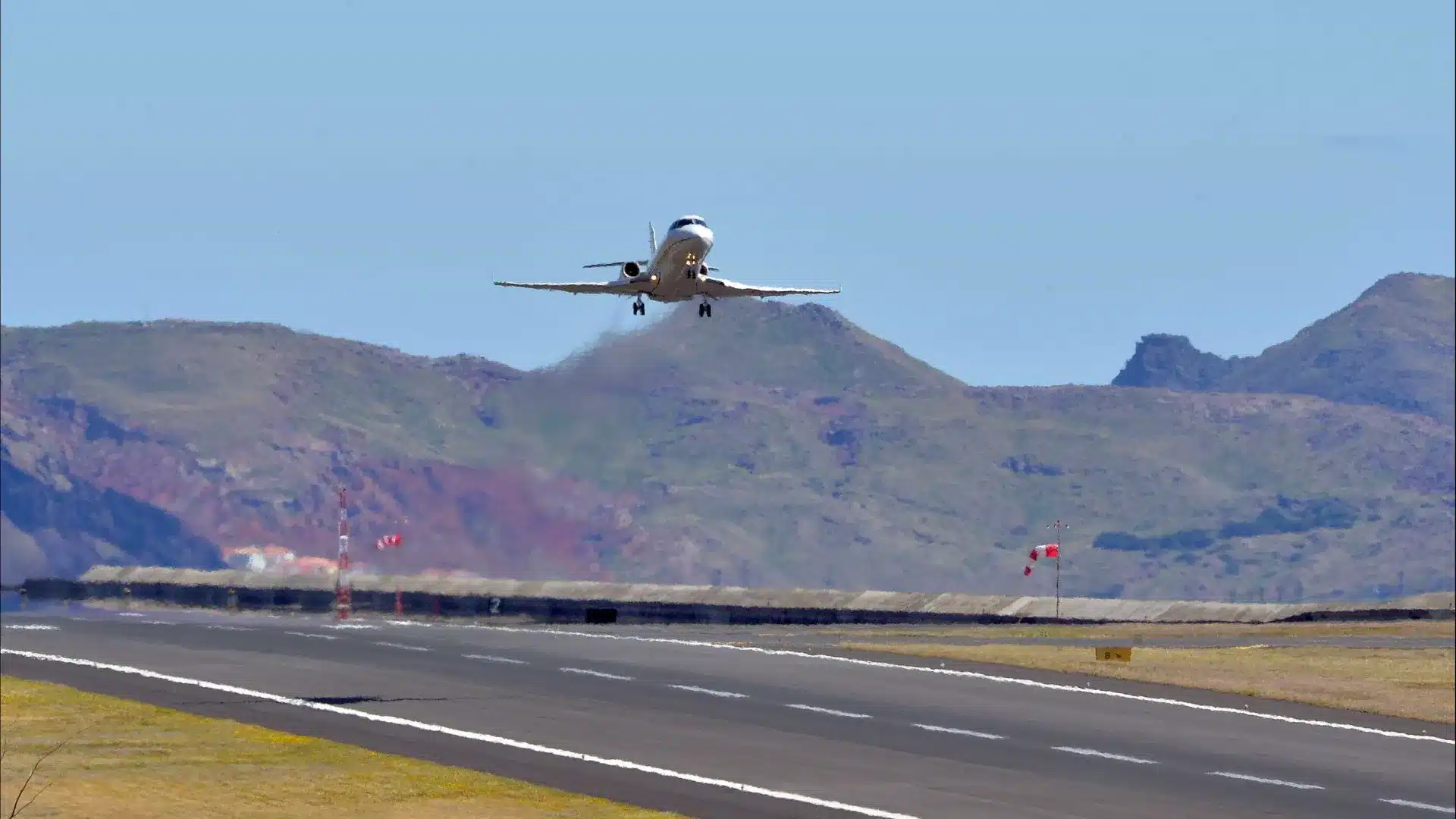 Plus de 40 vols annulés en raison de forts vents à l'aéroport de Madère.