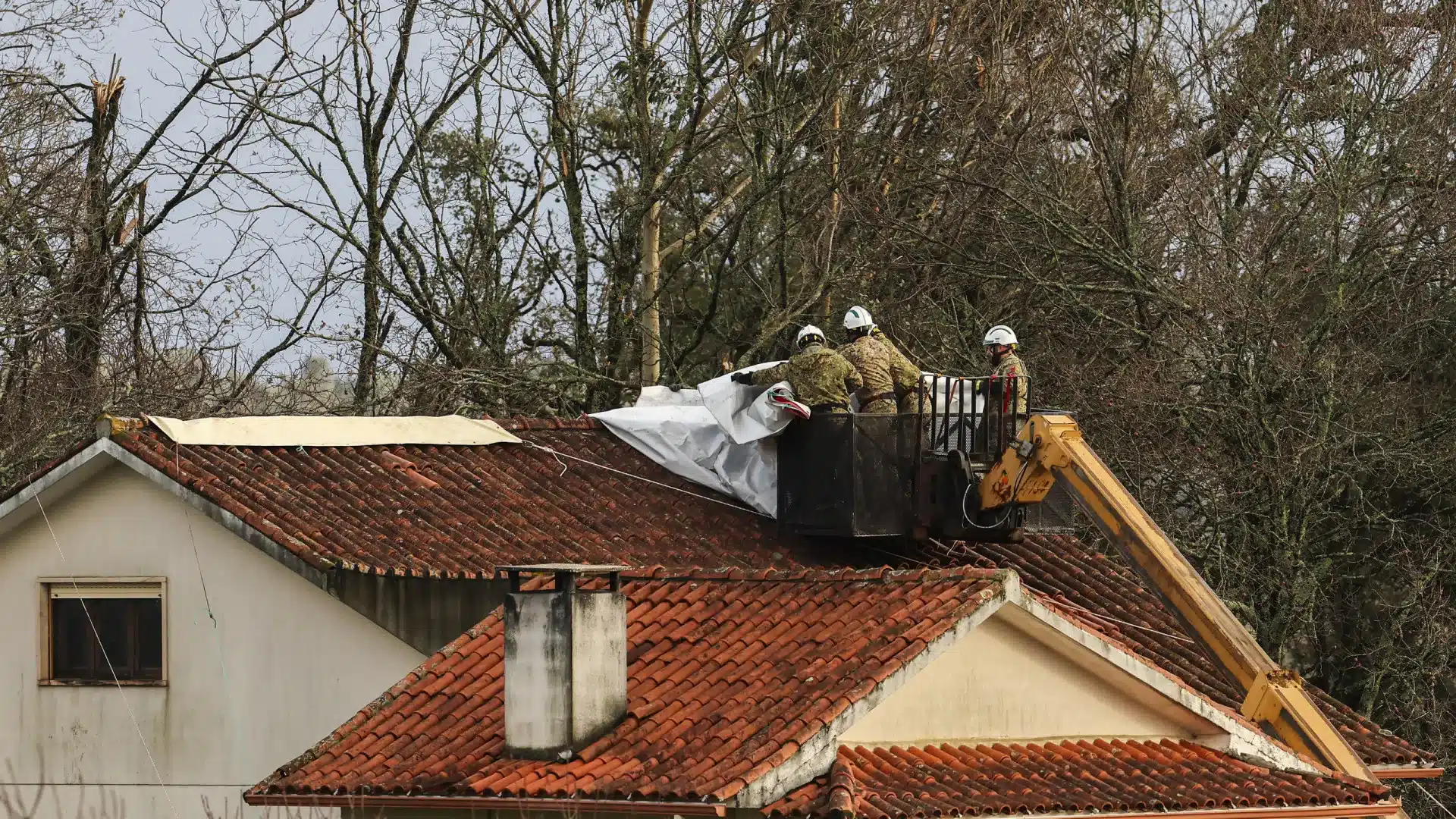 Plus de 400 habitations ont besoin de couvertures à Figueiró dos Vinhos.