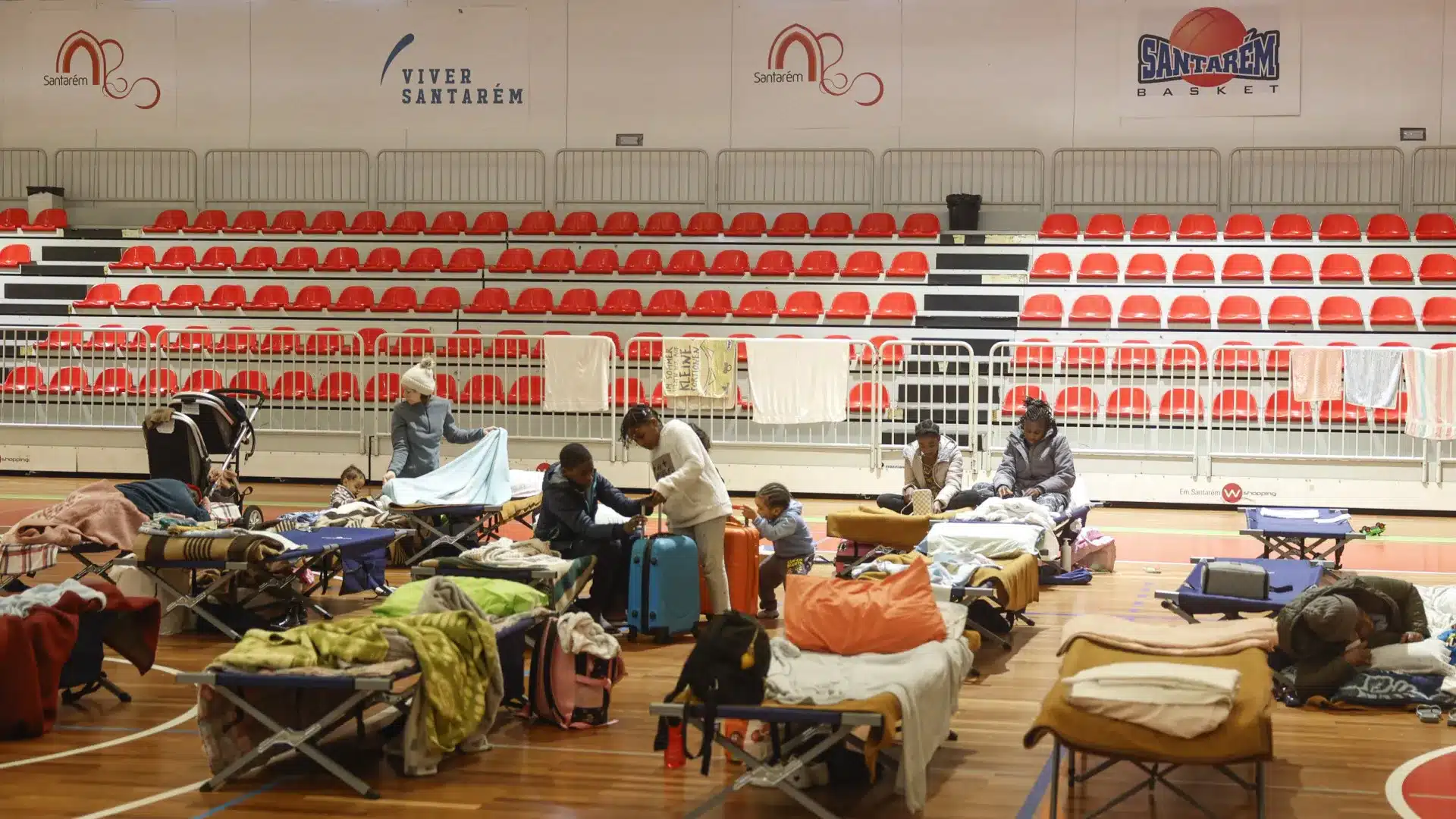 Plus de 50 déplacés restent dans le centre d'accueil de Santarém.