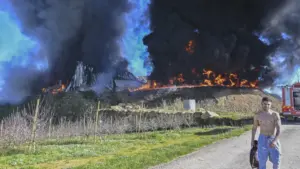 Près de 10 personnes doivent quitter leurs maisons en raison d'un incendie à Óbidos.
