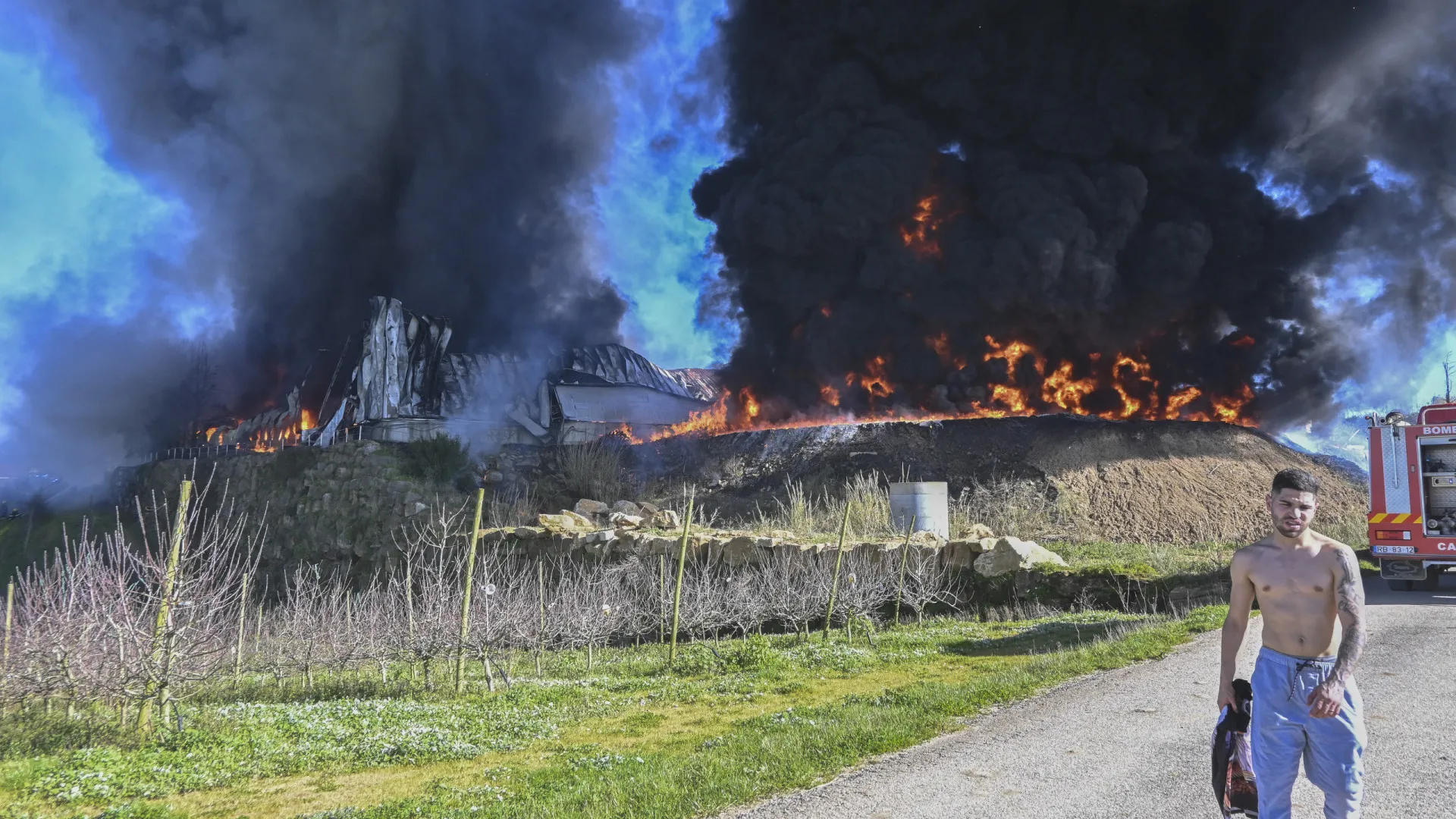 Près de 10 personnes doivent quitter leurs maisons en raison d'un incendie à Óbidos.