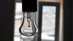 Près de 7 600 clients encore sans électricité dans les zones touchées par Kristin.