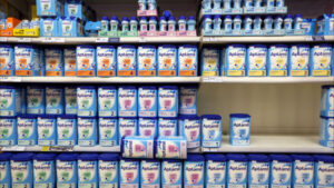"Prévention". Danone rappelle 5 lots de lait infantile Aptamil au Portugal