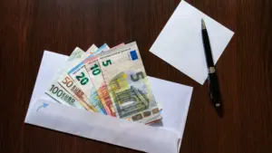 Quand les dettes arrivent au salaire... Y a-t-il des limites pour les saisies sur salaire ?