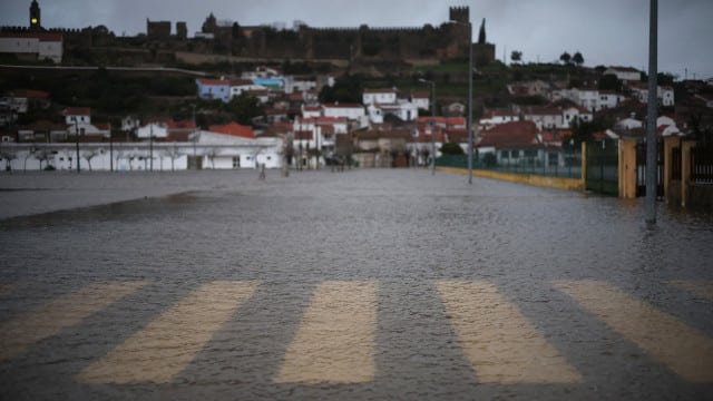 Recherches pour couple de personnes âgées de Montemor-o-Velho suspendues à 18h20.