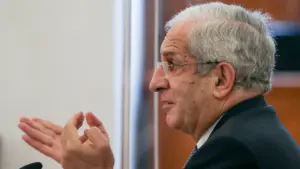 Régions ? "La constitution est ignorée depuis 50 ans", déclare un ancien ministre.