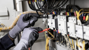 Rétablir l'électricité dans les zones touchées ? "Nous faisons tout notre possible"