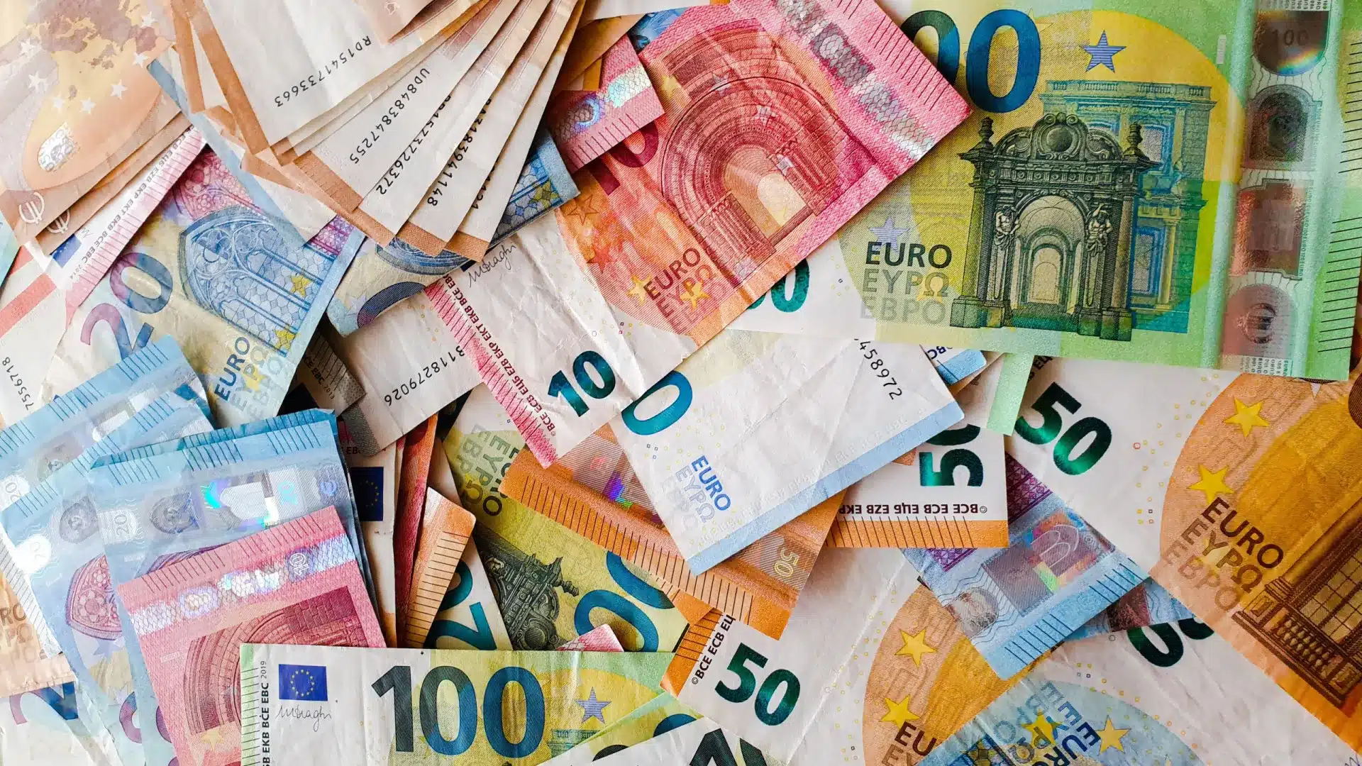 Saisies de près de 9 000 faux billets au Portugal : lesquels se démarquent ?