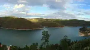 Sans électricité dans 66% du territoire, Ferreira do Zêzere demande des volontaires.