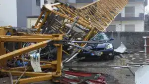 Sans tuiles, "la mission continue" pour les Volontaires de Vieira de Leiria.