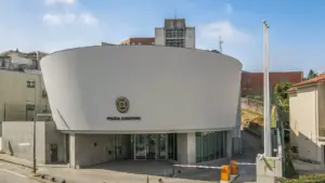 Suspecté d'appartenir à un réseau de trafic arrêté par la PJ. Il allait fuir le pays.