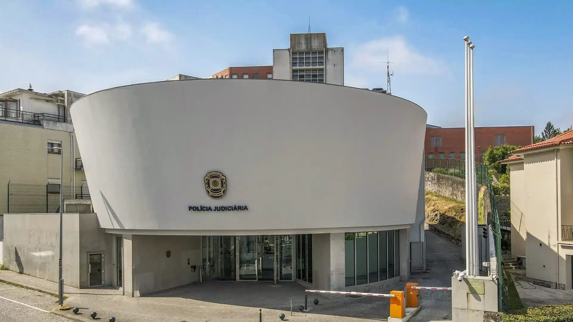 Suspecté d'appartenir à un réseau de trafic arrêté par la PJ. Il allait fuir le pays.