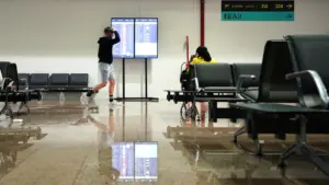 Suspicion d'incendie dans un avion de Ryanair met l'aéroport de Faro en alerte.