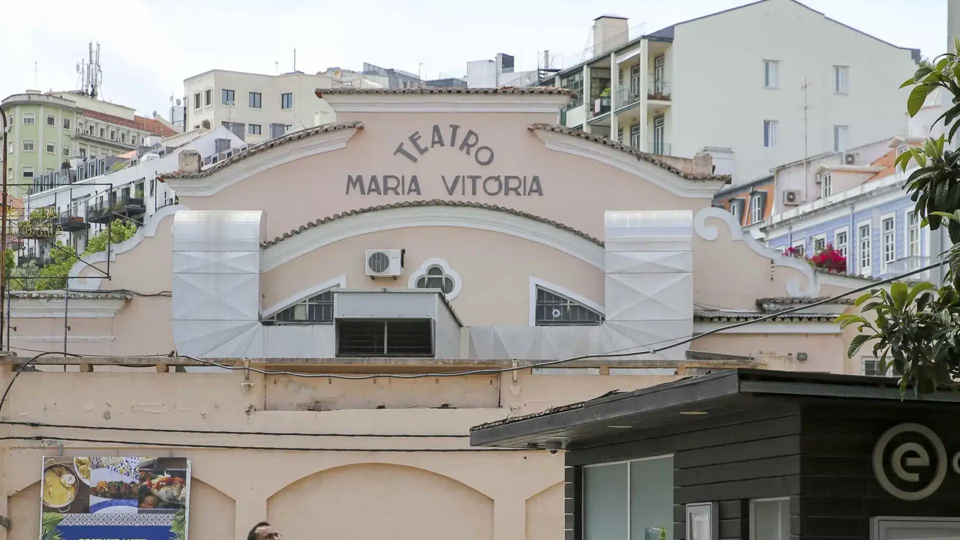 Teatro Maria Vitória avec activité suspendue après des dommages au bâtiment.