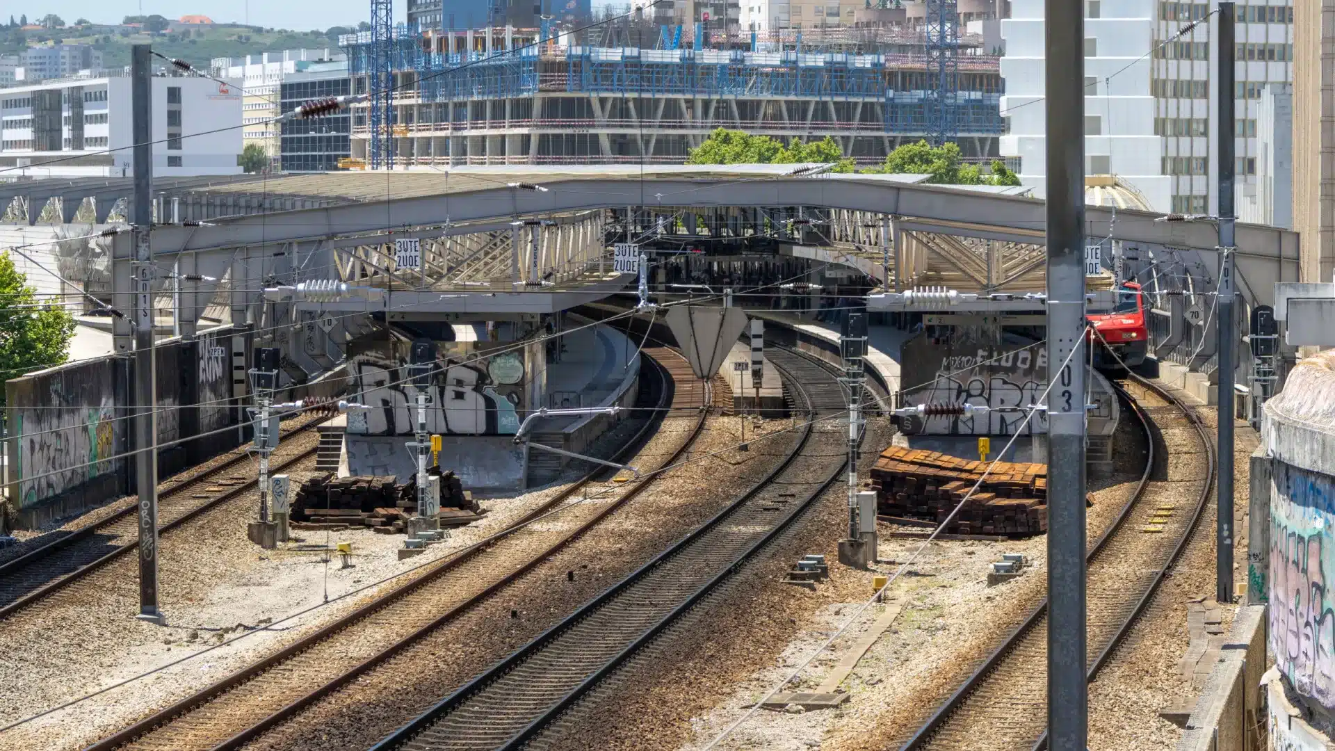 Trains suspendus sur plusieurs tronçons de lignes du Nord jusqu'à Évora.