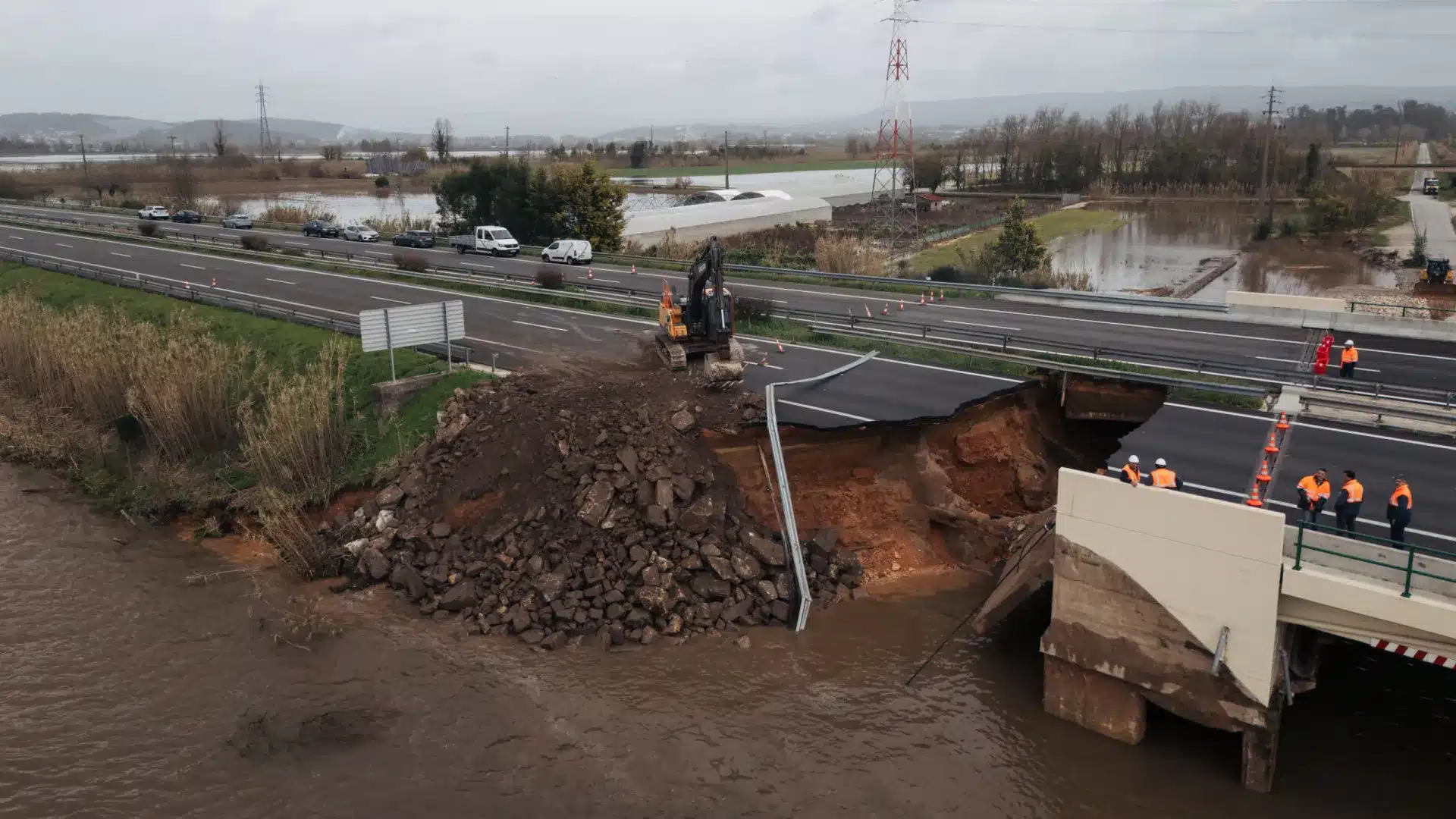 Travaux sur le tronçon de l'A1 qui s'est effondré "dureront quelques semaines", déclare Brisa.