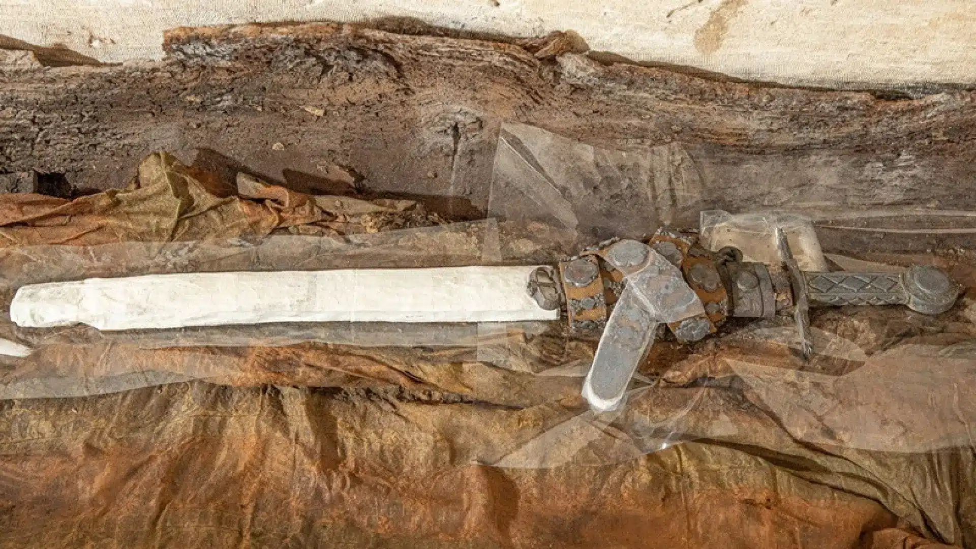 Trésor du tombeau de D. Dinis classé trésor national