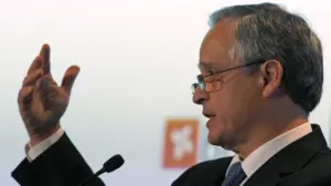 Ulrich dit que l'échange d'informations du cartel bancaire a favorisé les clients.