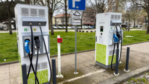 Un descend, l'autre monte : Voyez ce qui se passe avec les carburants lundi.