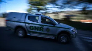 Un homme arrêté pour avoir chassé avec un appelant et sans autorisation à Mirandela.