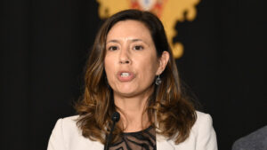 Un infirmier démissionne après une nomination controversée du gouvernement.