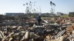Un mois plus tard, Ferreira do Zêzere lutte pour se relever du chaos.